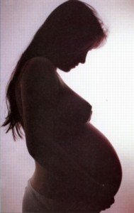 Femme enceinte, bientôt le rôle de maman