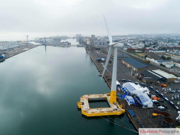 premières Éolienne offshore